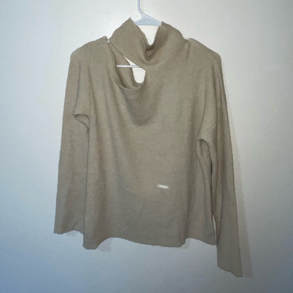 NEVER WORN- Off the shoulder Sweater